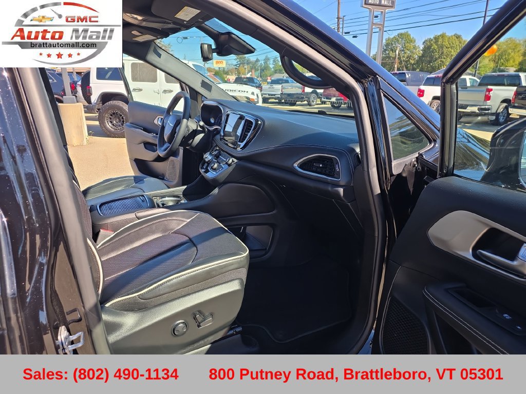 Used 2024 Chrysler Pacifica Limited w/ S Appearance Package AWD/4WD image 19