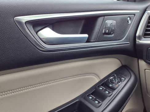 Used 2023 Ford Edge Titanium image 20