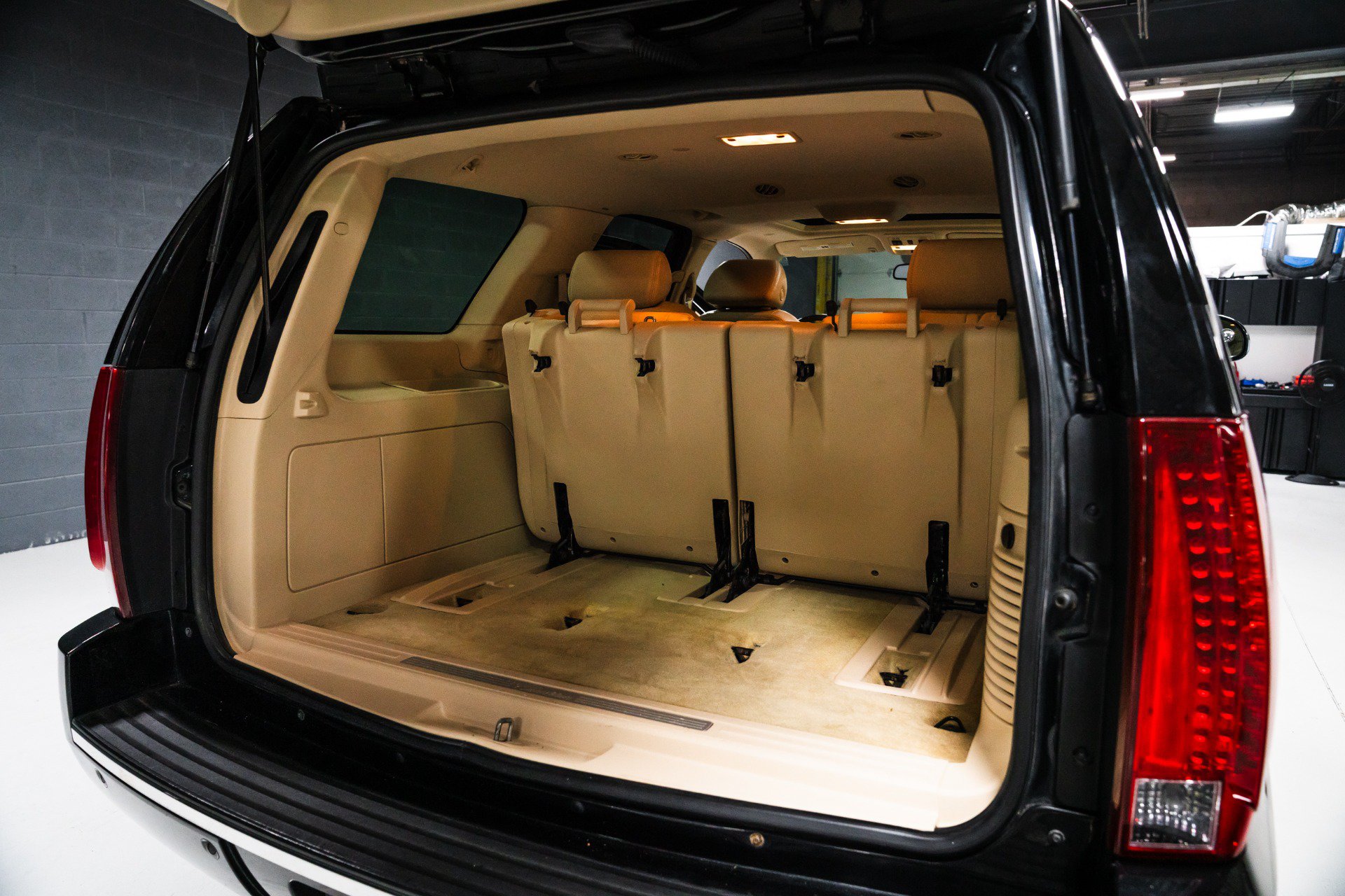 Used 2007 Cadillac Escalade AWD image 14