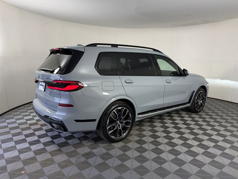Used 2026 BMW X7 xDrive40i w/ M Sport Package AWD/4WD image 9