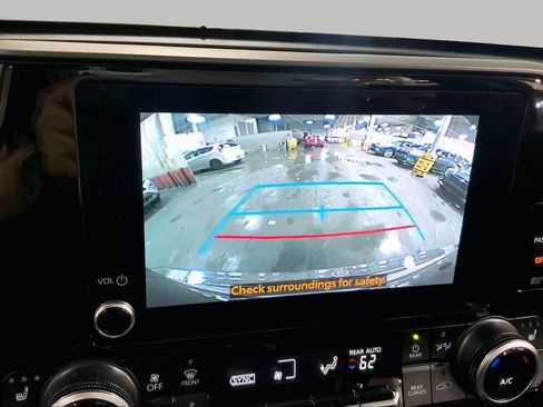 Used 2025 Toyota Highlander XLE AWD/4WD image 27