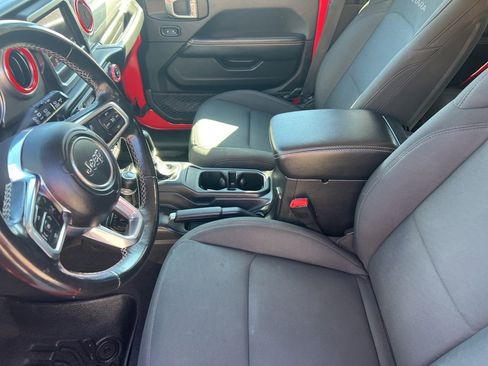 Used 2020 Jeep Wrangler Unlimited Sahara image 16