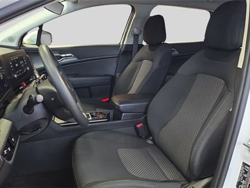 Used 2023 Kia Sportage LX image 11
