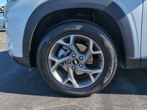 Used 2025 Chevrolet Trax LT w/ LT Convenience Package image 31
