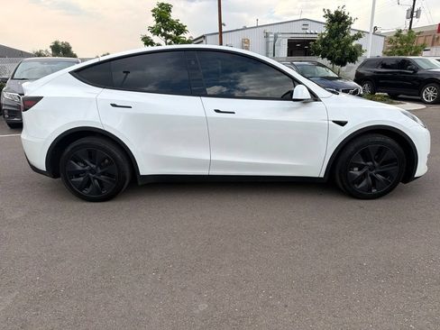 Used 2025 Tesla Model Y Long Range AWD/4WD image 8