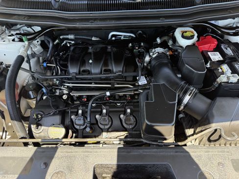 Used 2018 Ford Explorer XLT image 33