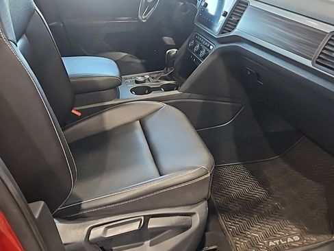Used 2021 Volkswagen Atlas SE image 12