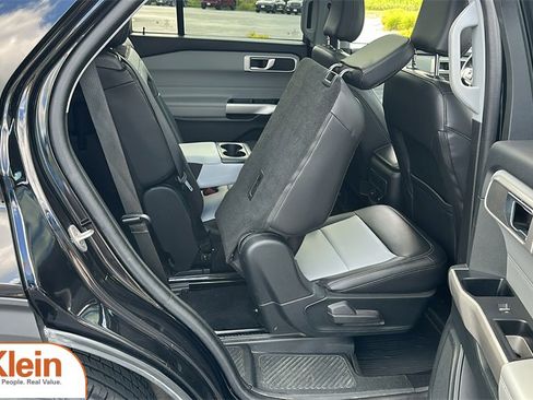 Used 2022 Ford Explorer XLT w/ XLT Sport Appearance Package image 31