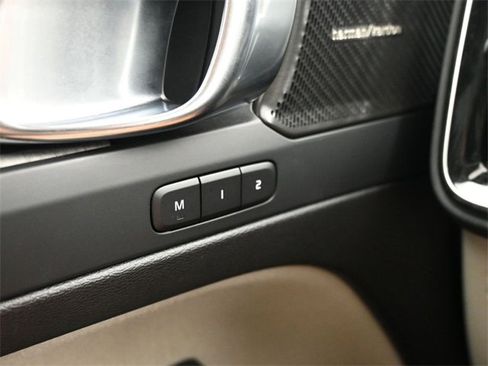 Used 2023 Volvo XC40 B5 Plus w/ Protection Package Premier image 27