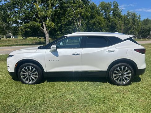 Used 2023 Chevrolet Blazer Premier w/ Driver Confidence II Package FWD image 8