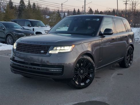 New 2025 Land Rover Range Rover SE image 1
