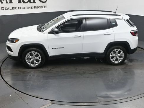 Used 2024 Jeep Compass Latitude AWD/4WD image 63
