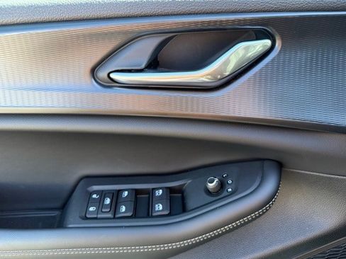 New 2025 Jeep Grand Cherokee Laredo image 12