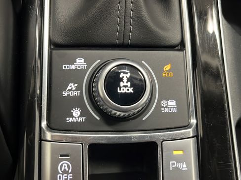 Used 2024 Kia Telluride EX w/ EX Captain's Chair Package AWD/4WD image 33