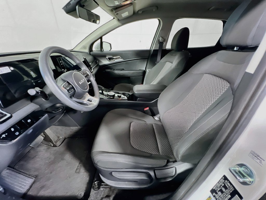Used 2025 Kia Sportage LX FWD image 13