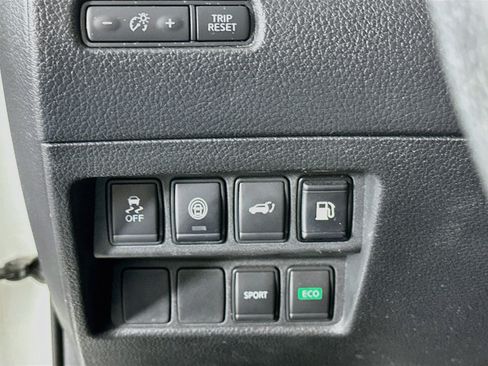 Used 2019 Nissan Rogue SV FWD image 16