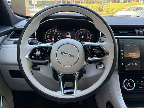 Used 2025 Jaguar F-PACE R-Dynamic S image 17