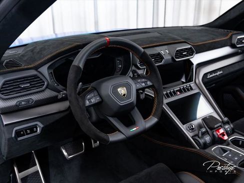 Used 2024 Lamborghini Urus Performante AWD/4WD image 31
