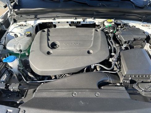 Certified 2025 Volvo XC40 B5 Plus image 33