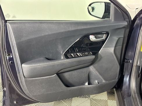 Used 2020 Kia Niro EX image 10