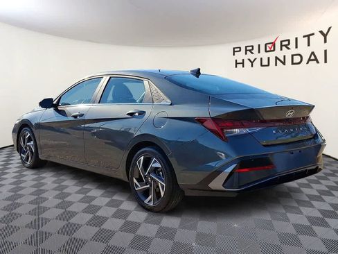 Used 2025 Hyundai Elantra SEL image 6