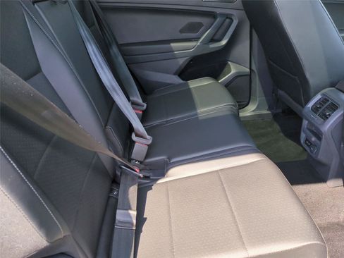 Used 2018 Volkswagen Tiguan SE w/ Panoramic Sunroof Package AWD/4WD image 18
