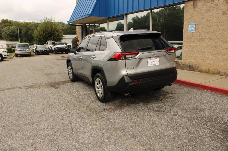Used 2019 Toyota RAV4 LE FWD image 4