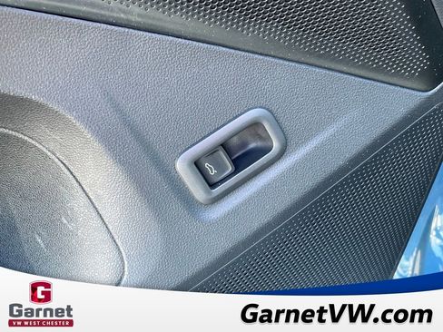 Used 2025 Volkswagen Tiguan SE image 34