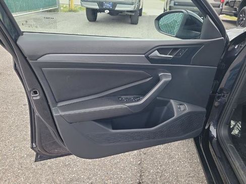 Used 2024 Volkswagen Jetta SE FWD image 19