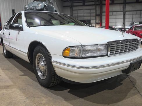 Used 1996 Chevrolet Impala SS RWD image 12