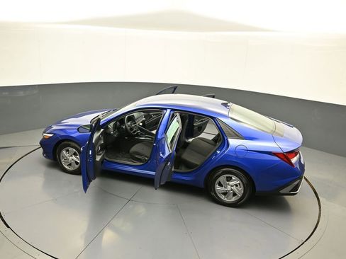 Used 2025 Hyundai Elantra SE FWD image 42