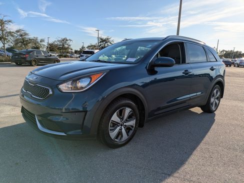 Certified 2017 Kia Niro LX image 9