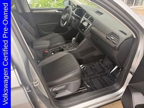 Used 2022 Volkswagen Tiguan SE w/ Panoramic Sunroof Package AWD/4WD image 15