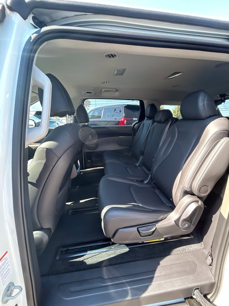 Certified 2026 Kia Carnival LX FWD image 18