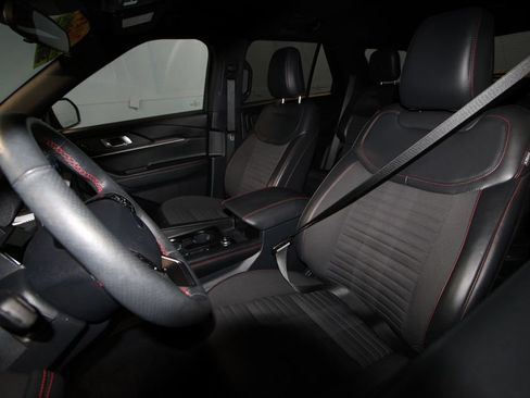 Used 2025 Ford Explorer ST-Line AWD/4WD image 4