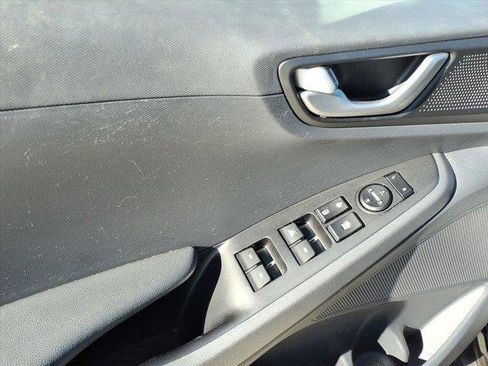 Used 2019 Hyundai Ioniq Plug-In Hybrid image 16