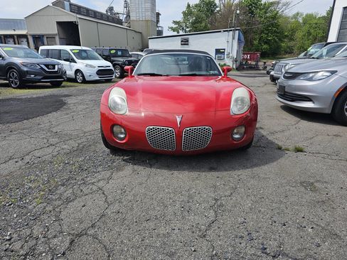 Used 2006 Pontiac Solstice Convertible w/ Premium Package RWD image 2