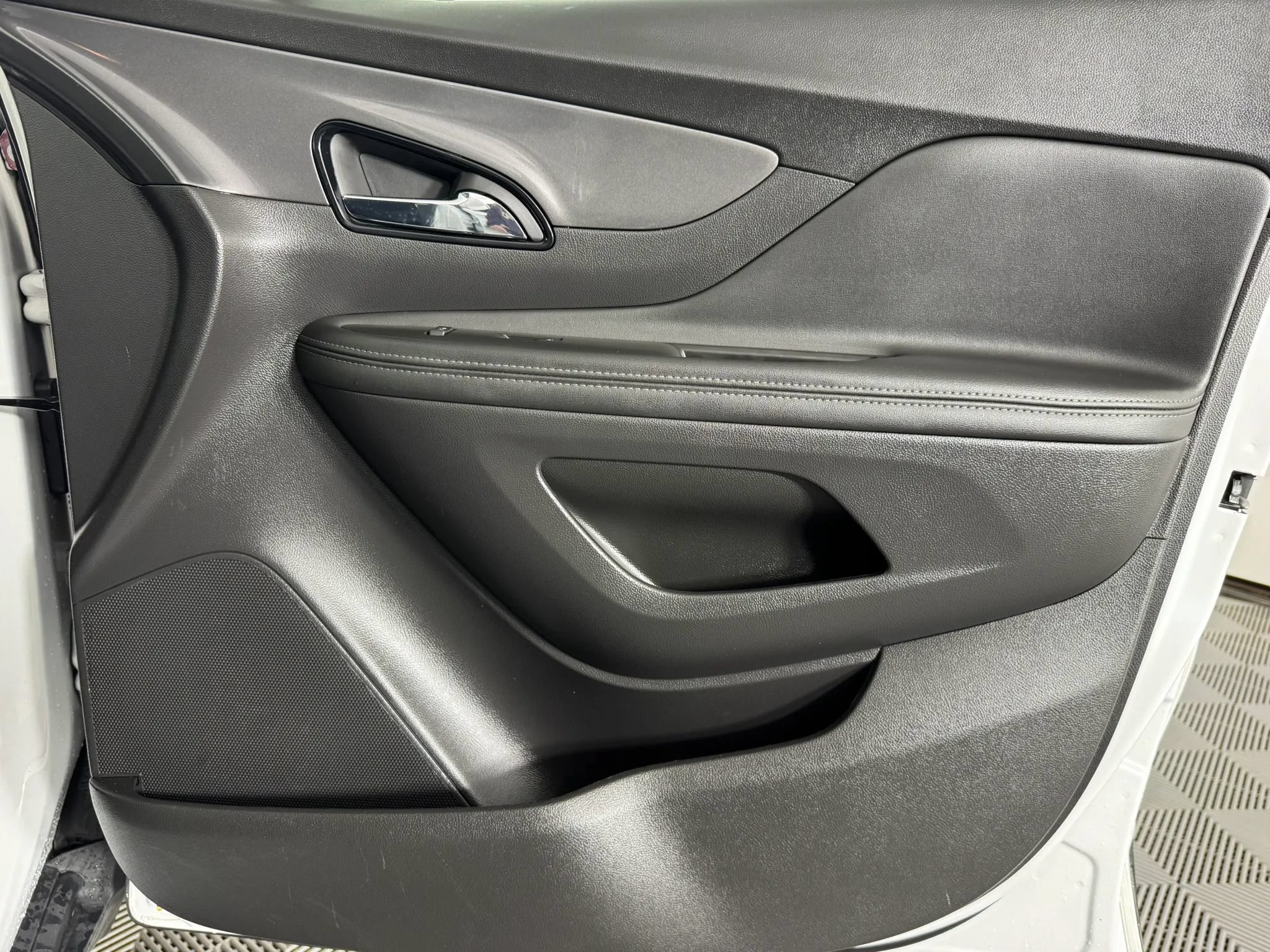 Used 2020 Buick Encore Preferred FWD image 39