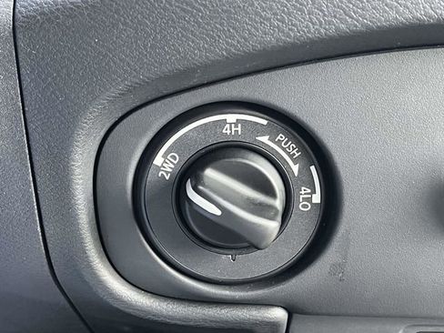 Used 2023 Nissan Frontier SV image 30