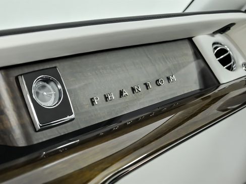 Used 2018 Rolls-Royce Phantom Sedan image 37