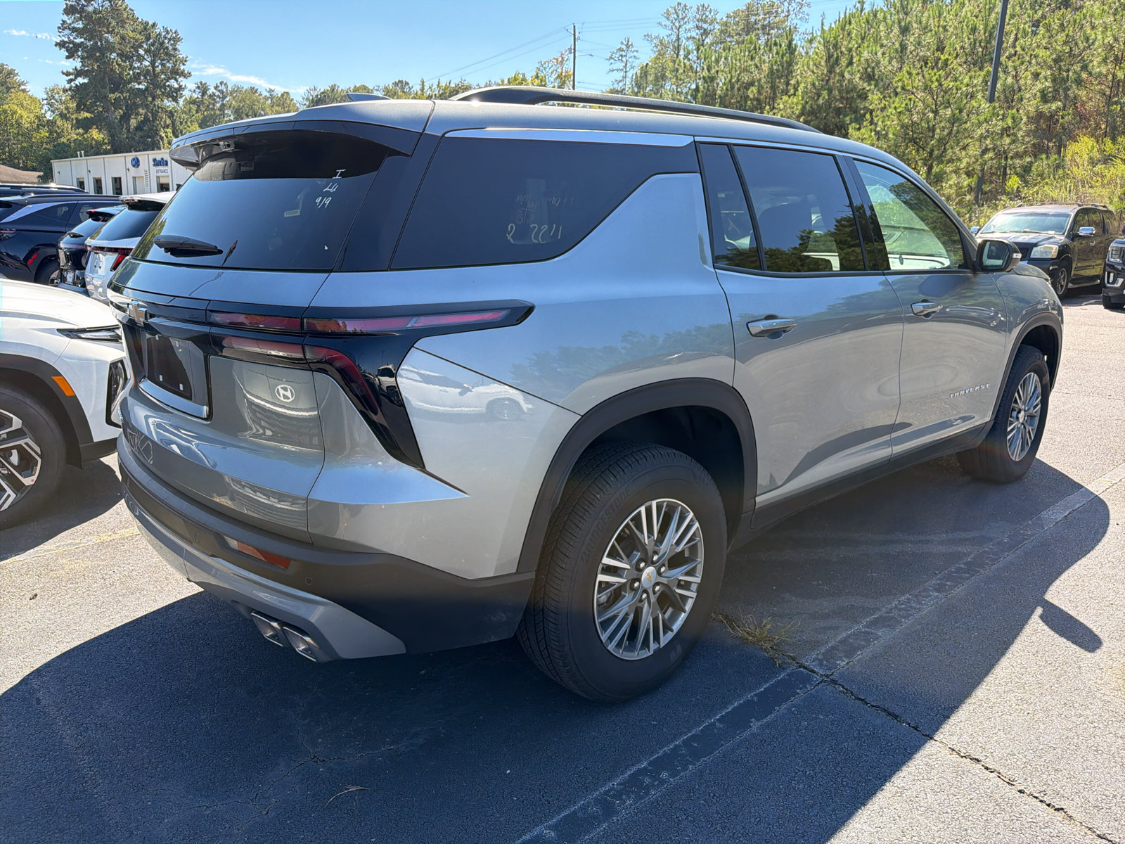 Used 2026 Chevrolet Traverse LT w/ Driver Confidence Package FWD image 2