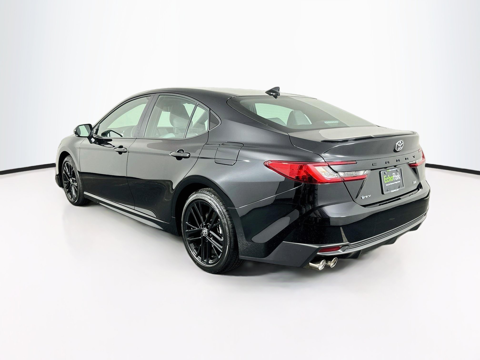 Used 2026 Toyota Camry SE w/ Convenience Package FWD image 5