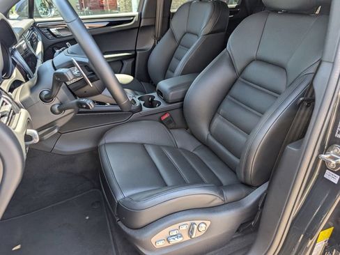 Certified 2026 Porsche Macan AWD/4WD image 5