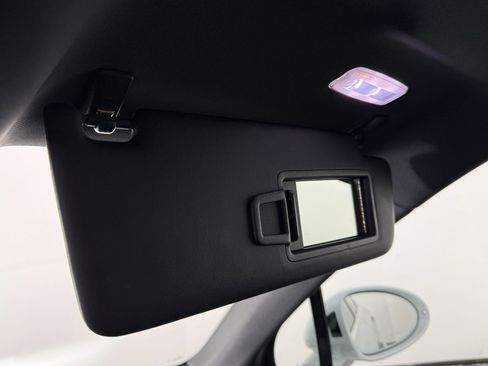 Certified 2023 Porsche Macan S image 28