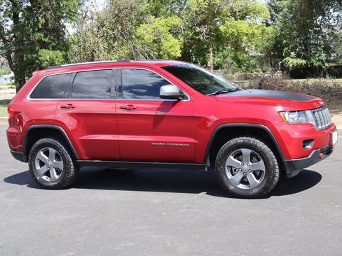 Used 2013 Jeep Grand Cherokee Trailhawk AWD/4WD image 2