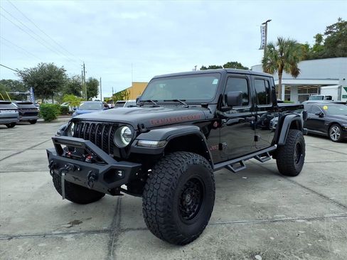 Used 2023 Jeep Gladiator Rubicon w/ Cold Weather Group image 3