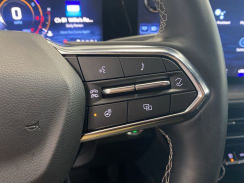 Used 2025 Chevrolet Traverse LT image 22