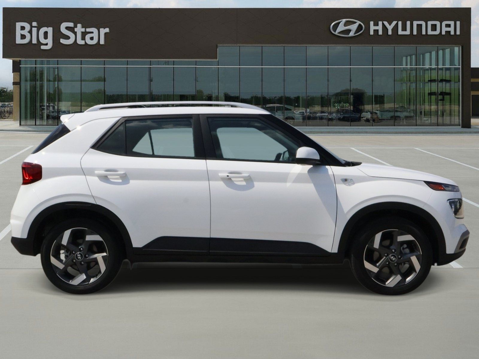 Used 2026 Hyundai Venue SEL FWD image 5