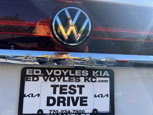 Used 2024 Volkswagen Atlas SE FWD image 10