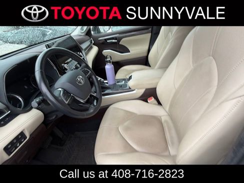 Used 2021 Toyota Highlander Limited image 5